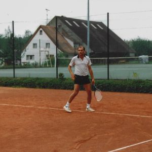 Bild eines Spielers auf dem Tennisplatz in Wangen.