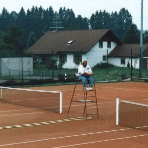 Schiedsrichterauf dem Tennisplatz in Wangen.